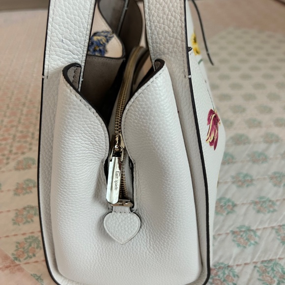 Kate Spade Knott Tulip Toss Embellished Medium Crossbody Tote KB282 White & Pink - Picture 5 of 16